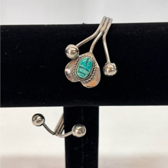 Unique Navajo Unisex Silver Open Cuff Bracelet with Turquoise Colour - Picture 4 of 14